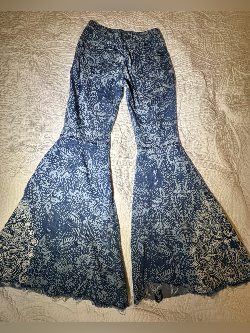 Free People Just Float On Flare Jeans 25 Paisley Embroidered Bell Bottom Boho - Picture 8 of 14